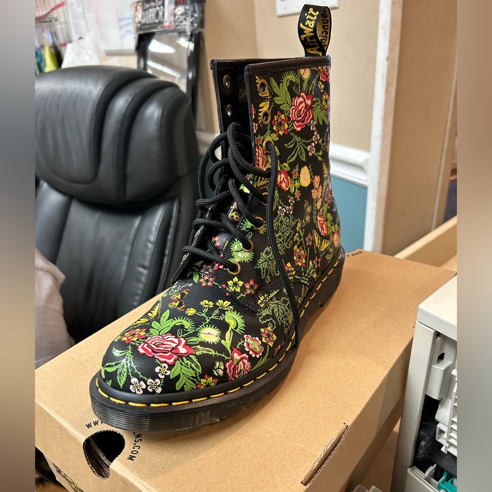 Bloom Backhand 1460 Doc Martens